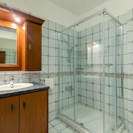 Nine Bedroom With Swimming Pool And Lift Villa *