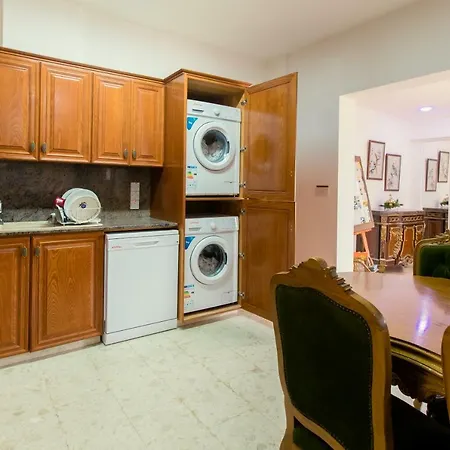 Nine Bedroom With Swimming Pool And Lift Larnaca
