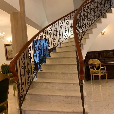 Nine Bedroom With Swimming Pool And Lift